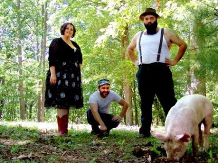 The Reverend Peyton's Big Damn Band mit Schwein